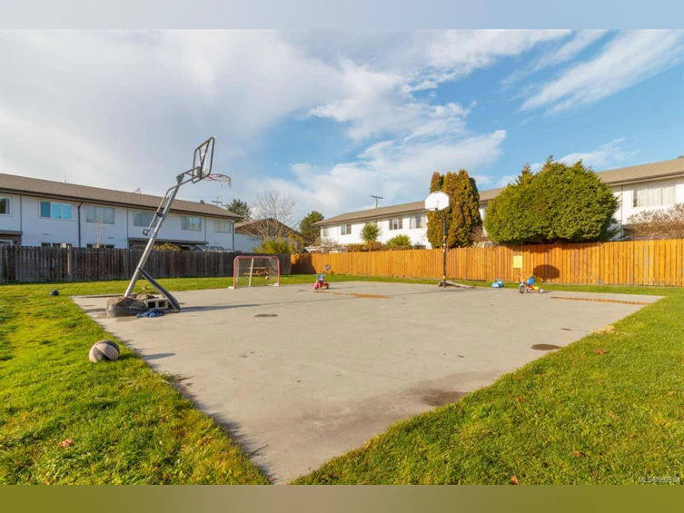 434 W Burnside Road, Saanich, BC, V8Z 1M2 - 29