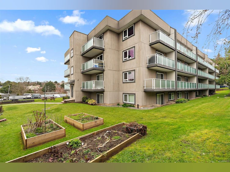 402-3240 Glasgow Avenue, Saanich, BC, V8X 1M2