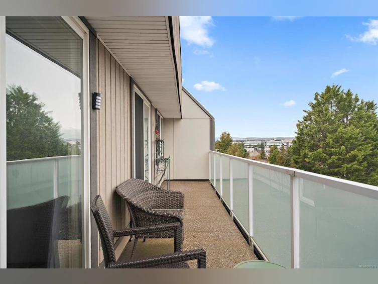 402-3240 Glasgow Avenue, Saanich, BC, V8X 1M2 - 15