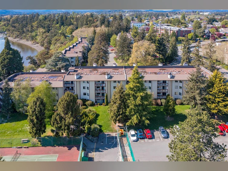 305-75 W Gorge Road, Saanich, BC, V9A 7A9 - 3