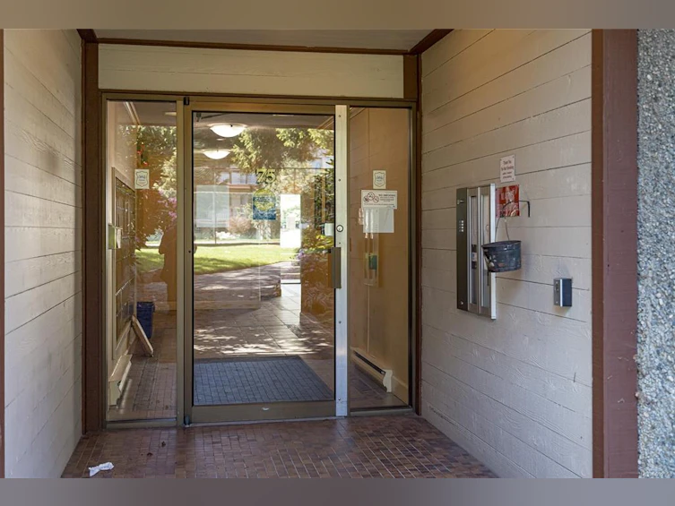 305-75 W Gorge Road, Saanich, BC, V9A 7A9 - 7
