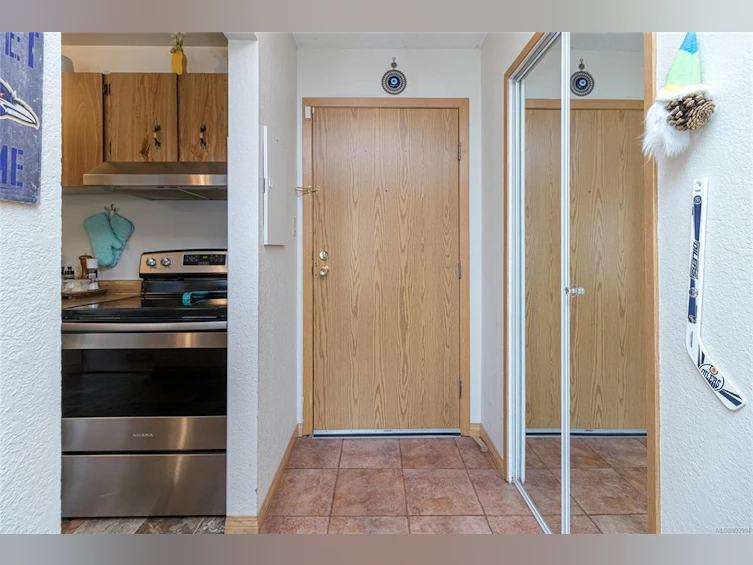 305-75 W Gorge Road, Saanich, BC, V9A 7A9 - 8