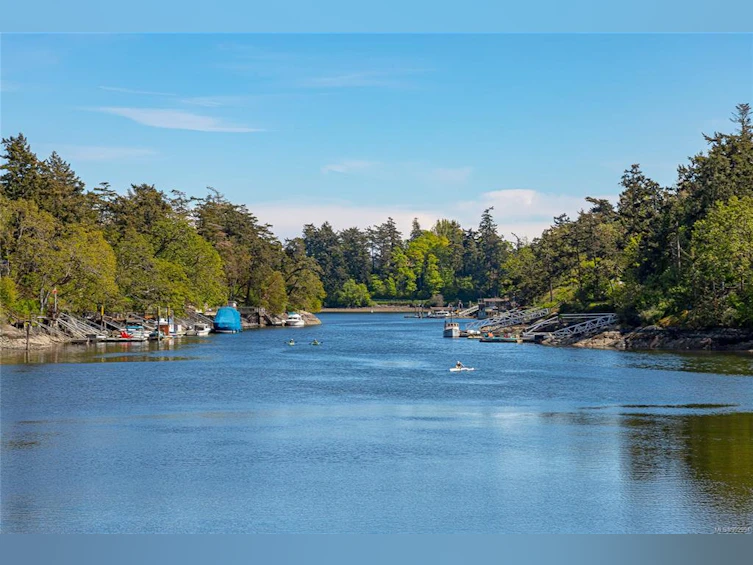 305-75 W Gorge Road, Saanich, BC, V9A 7A9 - 38