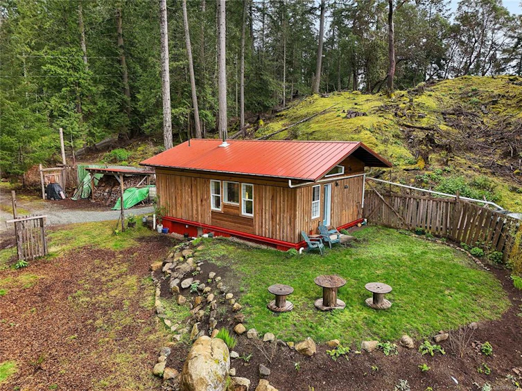 604 Fernhill Road, Mayne Island, BC, V0N 2J2