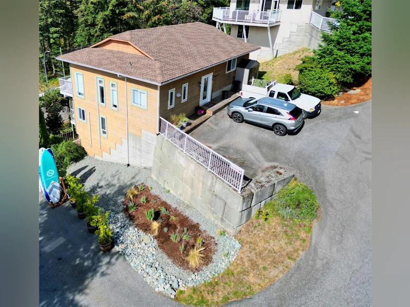 950 Woodpecker Lane, Nanaimo BC V9T 5J7
