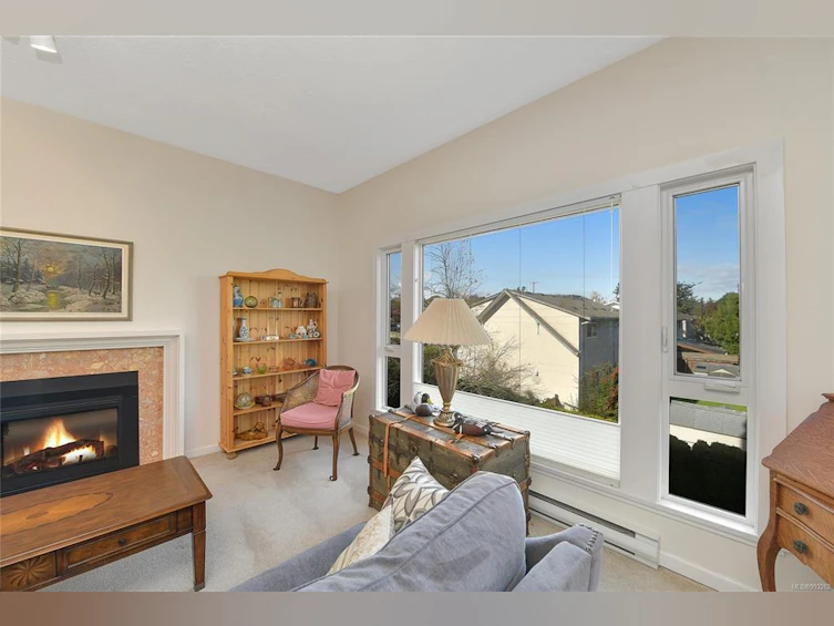 302-3969 Shelbourne Street, Saanich, BC, V8N 6J5 - 2