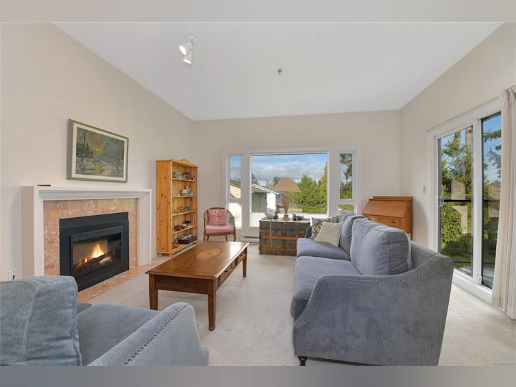 302-3969 Shelbourne Street, Saanich, BC, V8N 6J5 - 4