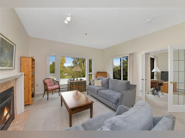 302-3969 Shelbourne Street, Saanich, BC, V8N 6J5 - 5