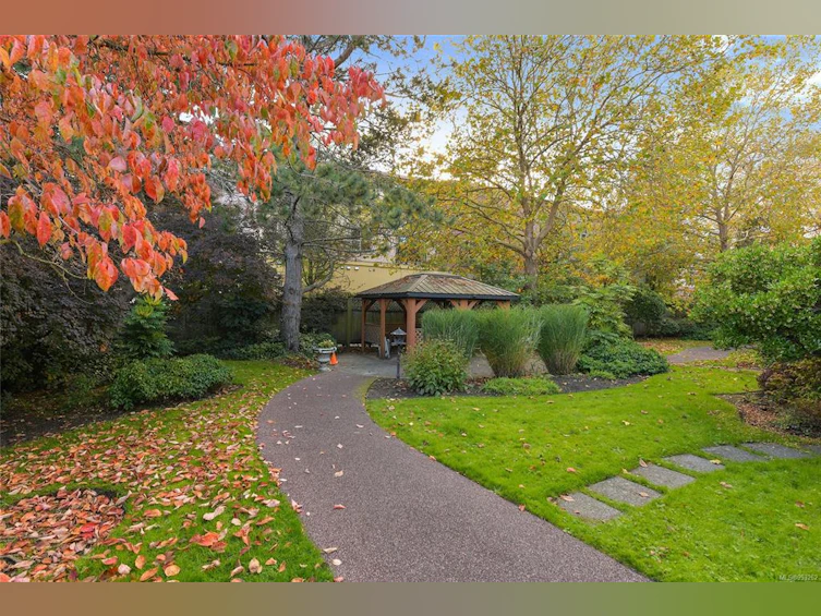 302-3969 Shelbourne Street, Saanich, BC, V8N 6J5 - 31