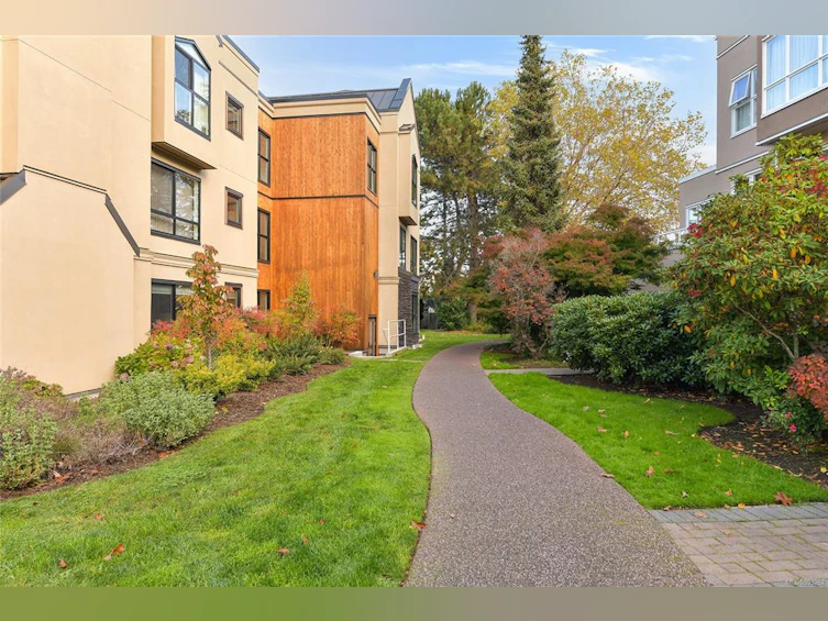 302-3969 Shelbourne Street, Saanich, BC, V8N 6J5 - 42