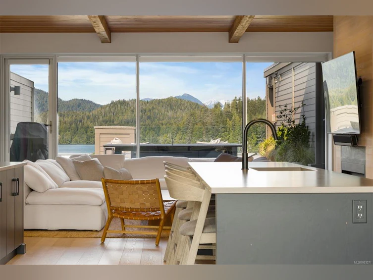 406-368 Main Street, Tofino, BC, V0R 2Z0 - 4