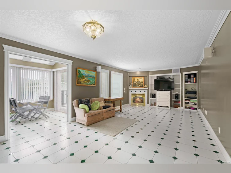 757 Claremont Avenue, Saanich, BC, V8Y 1J9 - 11