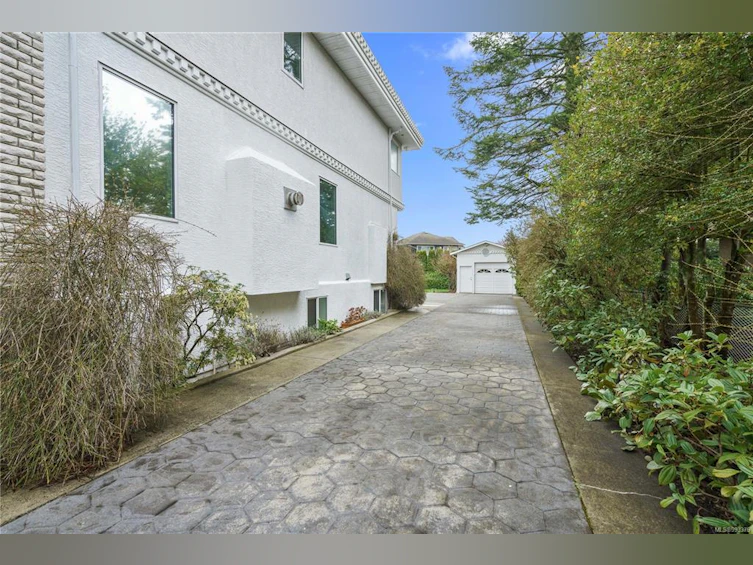 757 Claremont Avenue, Saanich, BC, V8Y 1J9 - 44