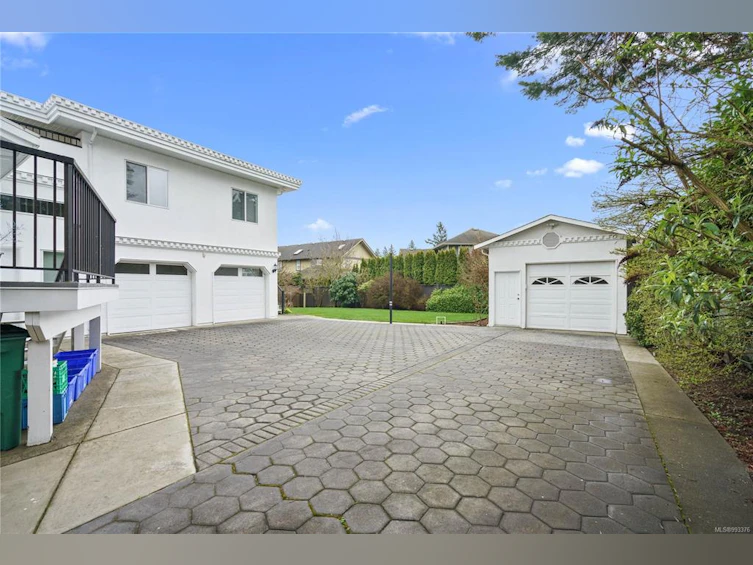 757 Claremont Avenue, Saanich, BC, V8Y 1J9 - 46