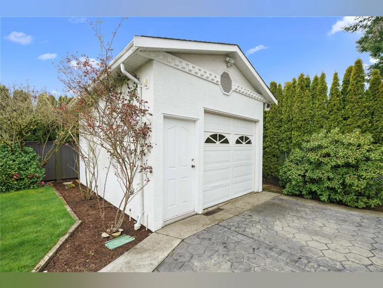 757 Claremont Avenue, Saanich, BC, V8Y 1J9 - 47