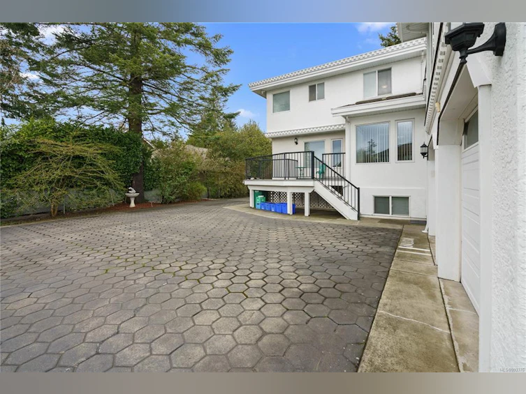 757 Claremont Avenue, Saanich, BC, V8Y 1J9 - 52