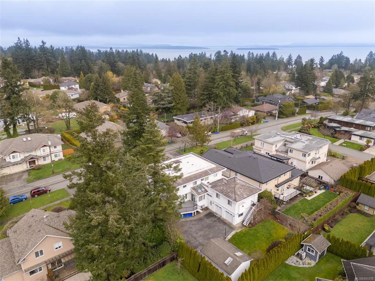 757 Claremont Avenue, Saanich, BC, V8Y 1J9 - 63