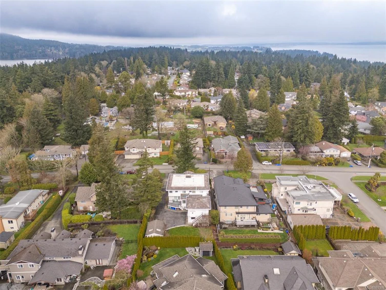 757 Claremont Avenue, Saanich, BC, V8Y 1J9 - 68