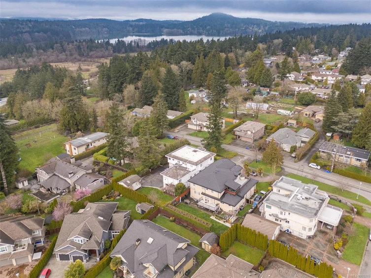 757 Claremont Avenue, Saanich, BC, V8Y 1J9 - 69