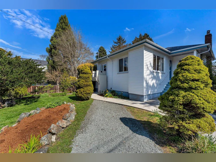 1456 Thurlow Road, Victoria, BC, V8S 1L9 - 2