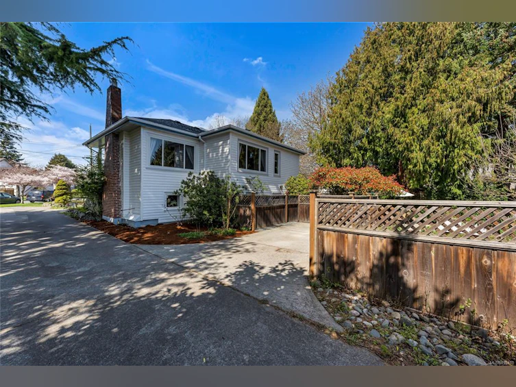 1456 Thurlow Road, Victoria, BC, V8S 1L9 - 4