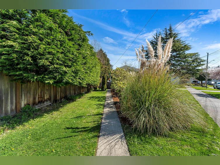 1456 Thurlow Road, Victoria, BC, V8S 1L9 - 8