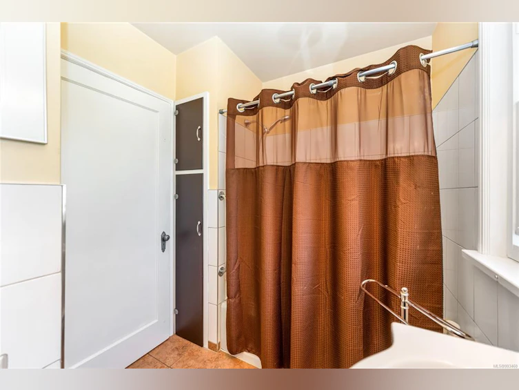 1456 Thurlow Road, Victoria, BC, V8S 1L9 - 20