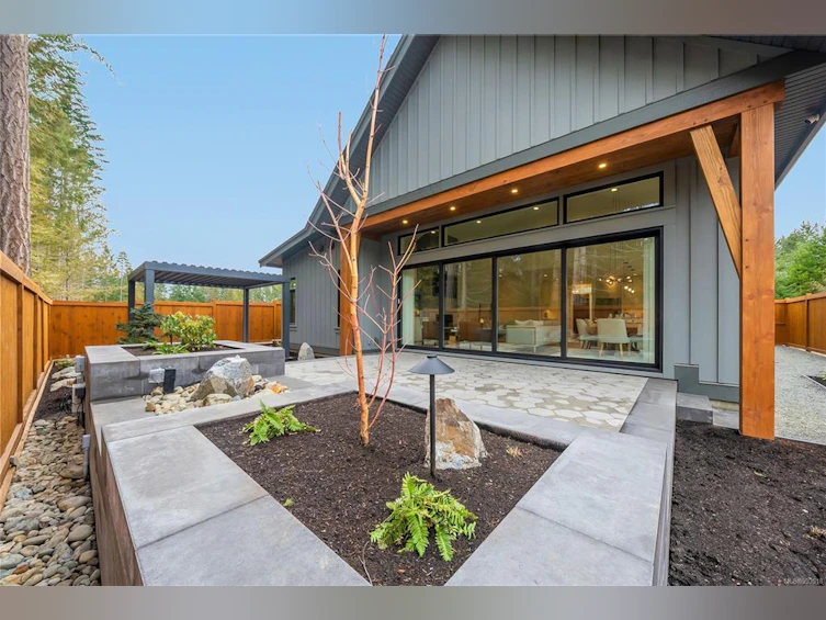 536 Balata Bay Drive, Qualicum Beach, BC, V9K 1M5