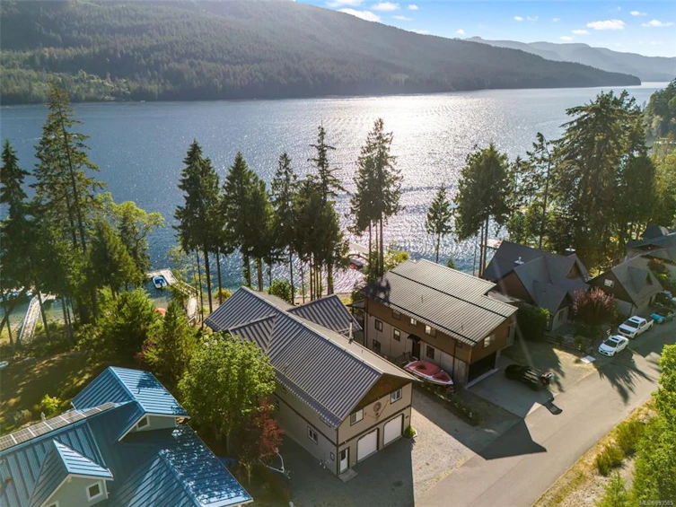 9380 Creekside Drive, Lake Cowichan, BC, V0R 3E1 - 3