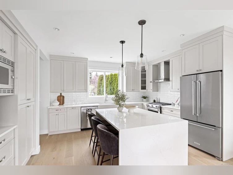 2313 Calvin Avenue, Sidney, BC, V8L 3P9 - 3