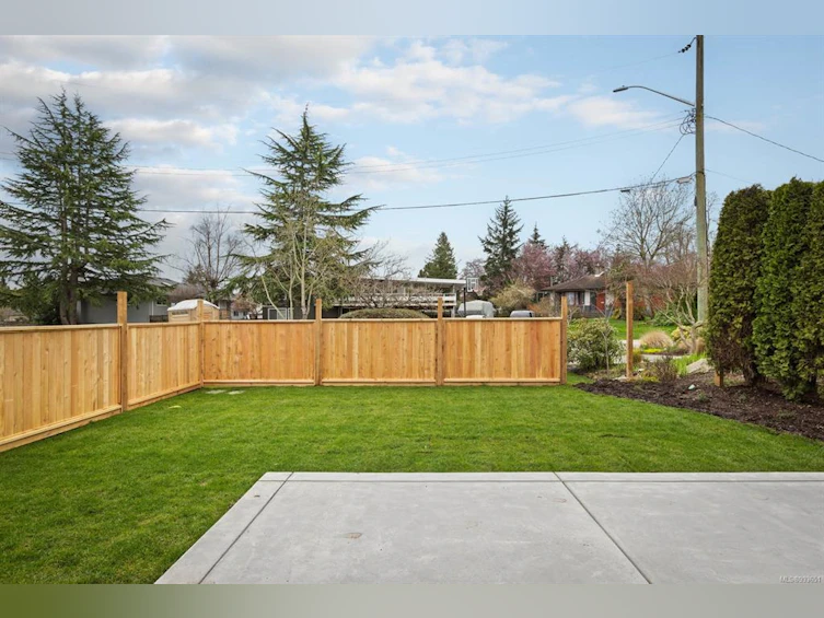 2313 Calvin Avenue, Sidney, BC, V8L 3P9 - 29