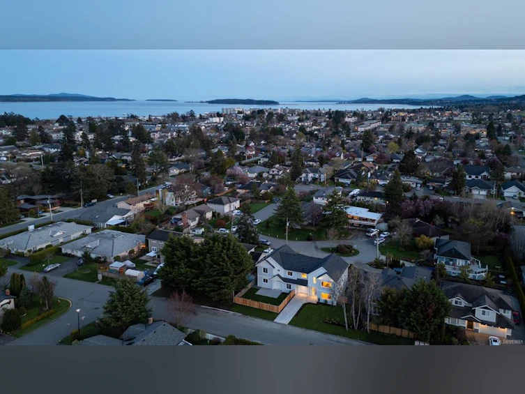 2313 Calvin Avenue, Sidney, BC, V8L 3P9 - 35