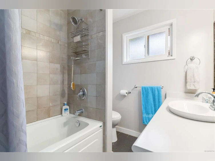 3925 S Raymond Street, Saanich, BC, V8Z 4K7 - 13