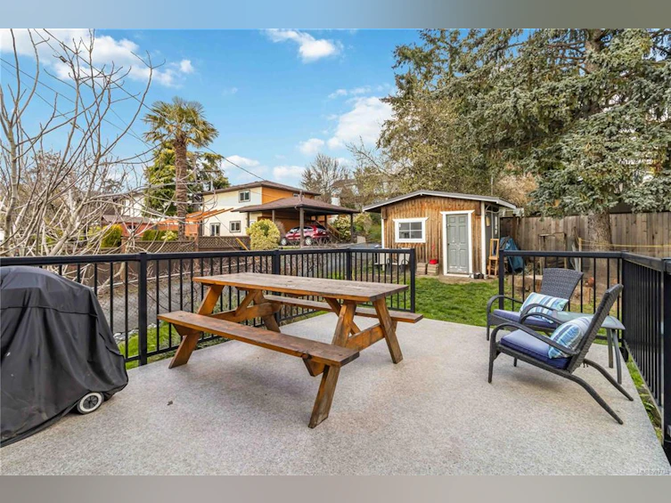3925 S Raymond Street, Saanich, BC, V8Z 4K7 - 24