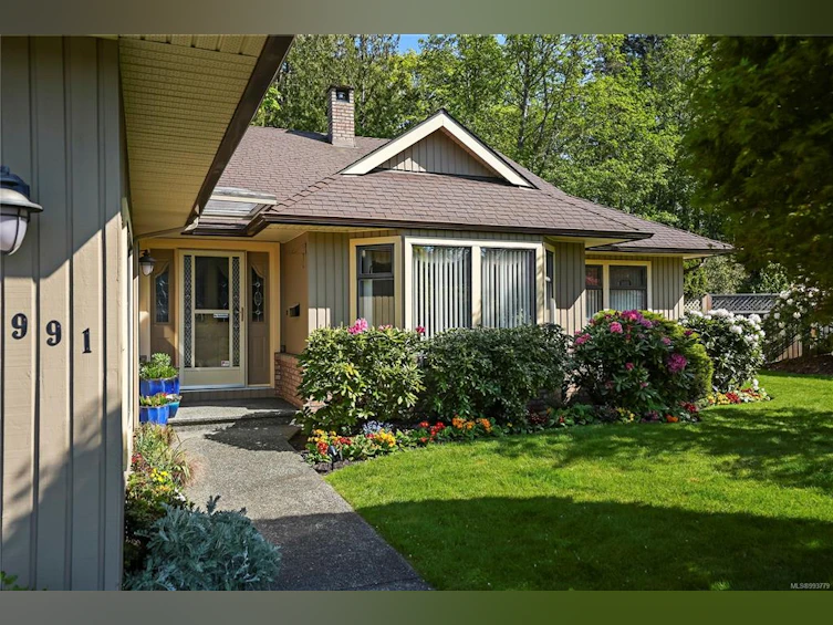4991 Del Monte Avenue, Saanich, BC, V8Y 3A4 - 2