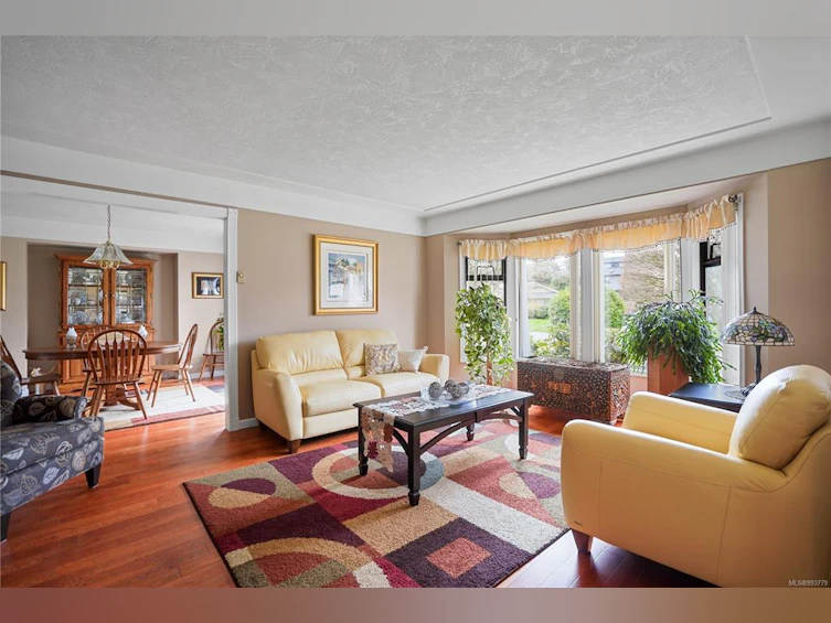 4991 Del Monte Avenue, Saanich, BC, V8Y 3A4 - 3