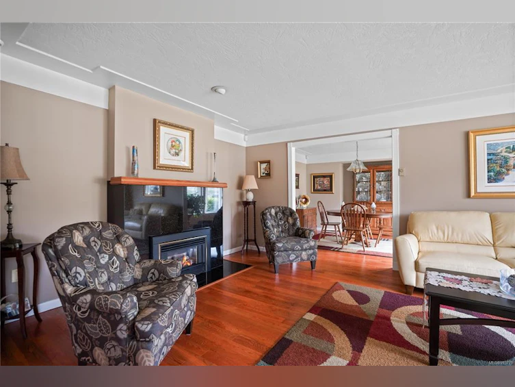 4991 Del Monte Avenue, Saanich, BC, V8Y 3A4 - 4