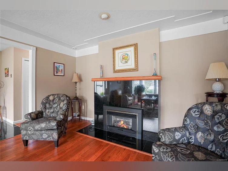 4991 Del Monte Avenue, Saanich, BC, V8Y 3A4 - 5