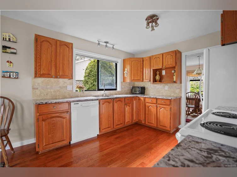 4991 Del Monte Avenue, Saanich, BC, V8Y 3A4 - 9
