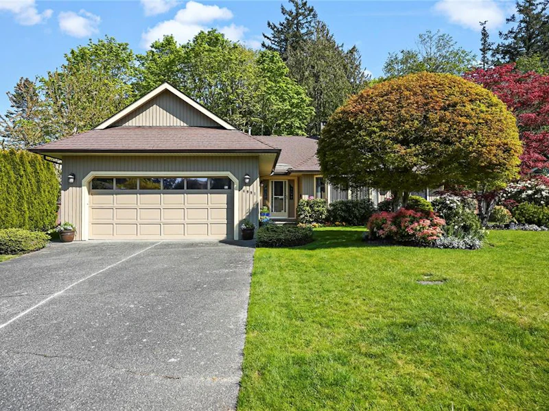 4991 Del Monte Avenue, Saanich BC V8Y 3A4