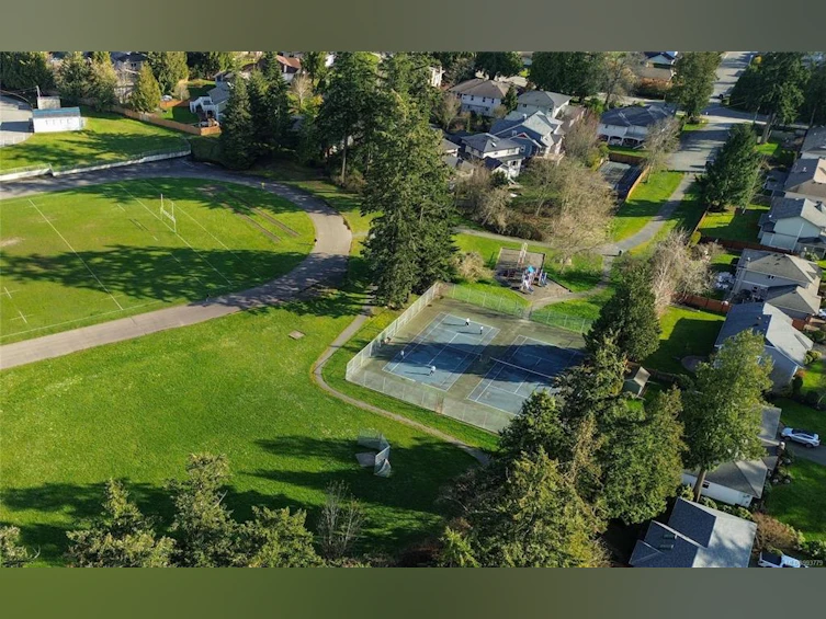 4991 Del Monte Avenue, Saanich, BC, V8Y 3A4 - 30