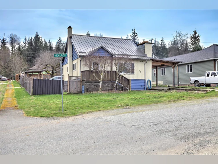 48 Hemlock Street, Lake Cowichan, BC, V0R 2G0 - 2