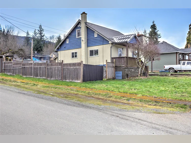 48 Hemlock Street, Lake Cowichan, BC, V0R 2G0 - 3