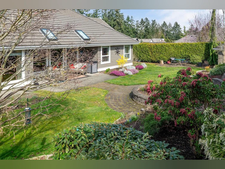 1024 Cantebury Place, Qualicum Beach, BC, V9K 0A1 - 3