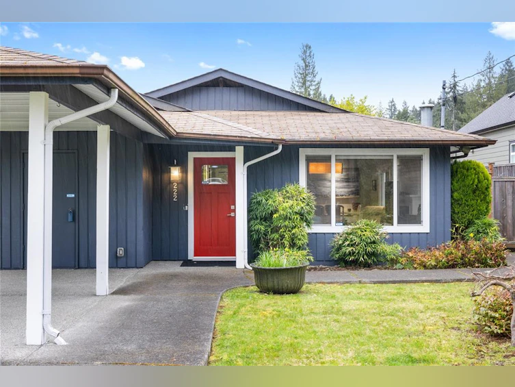 222 W Fourth Avenue, Qualicum Beach, BC, V9K 1S3 - 32