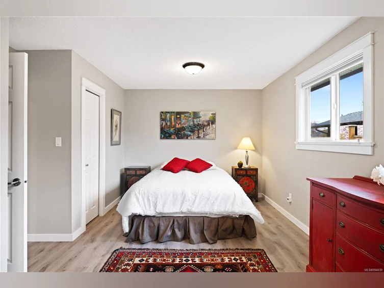 222 W Fourth Avenue, Qualicum Beach, BC, V9K 1S3 - 5