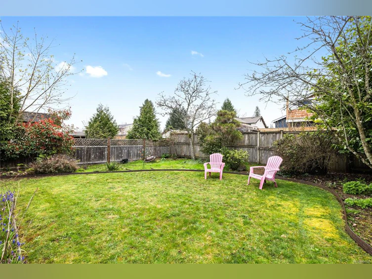 222 W Fourth Avenue, Qualicum Beach, BC, V9K 1S3 - 9