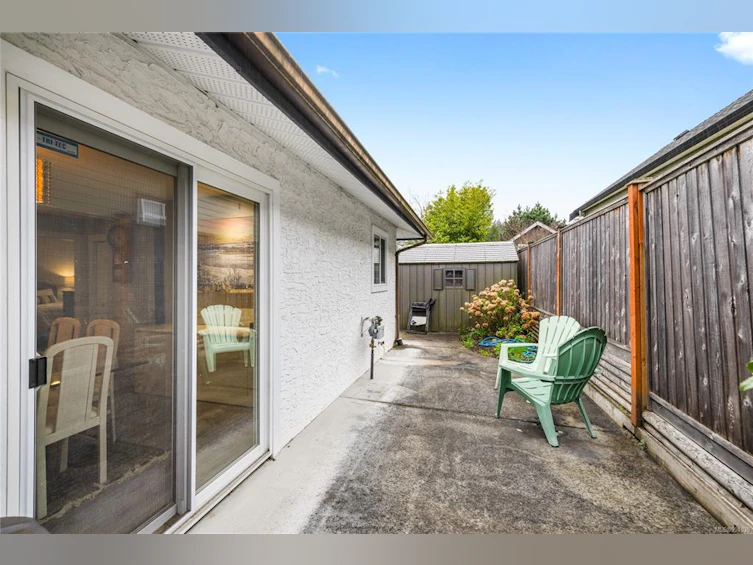 222 W Fourth Avenue, Qualicum Beach, BC, V9K 1S3 - 10