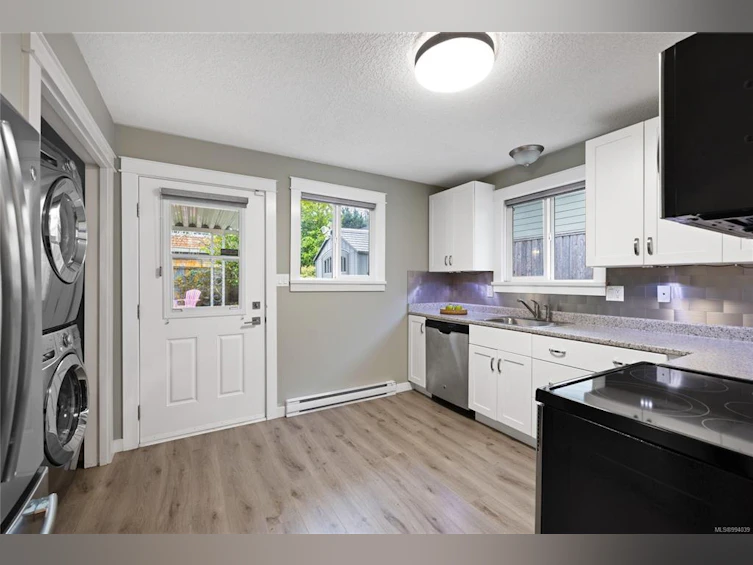 222 W Fourth Avenue, Qualicum Beach, BC, V9K 1S3 - 21