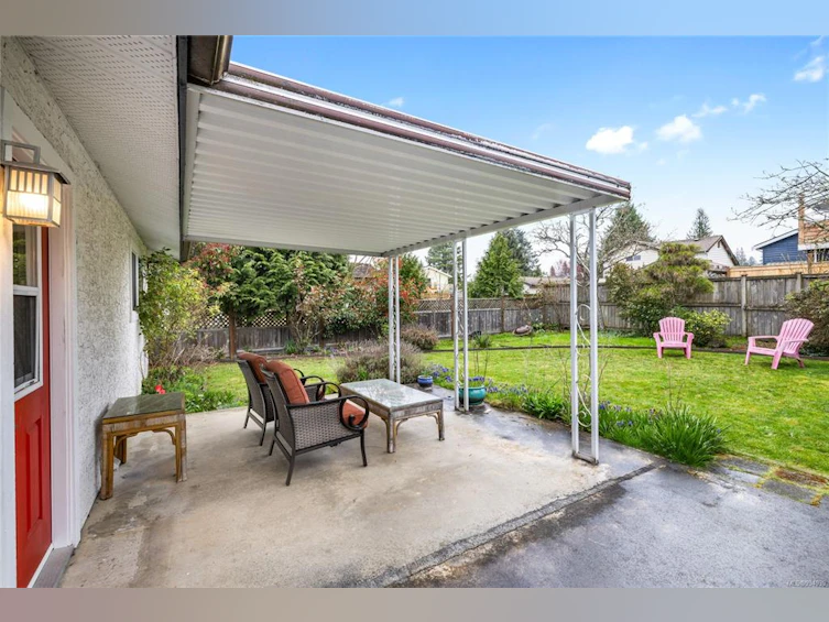 222 W Fourth Avenue, Qualicum Beach, BC, V9K 1S3 - 28